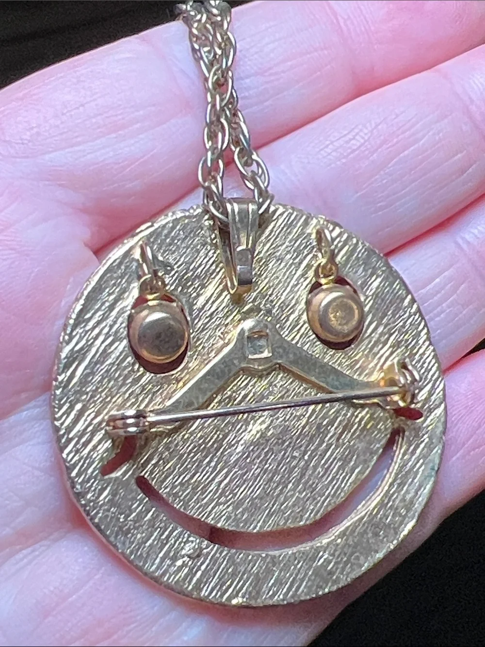 Vintage 1970s Gold Hippie Smiley Face Rhinestone Eyes Brooch Pendant Necklace